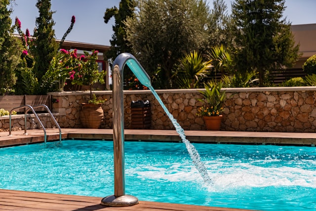 Dlaczego pompa ciepła basenowa jest lepsza od słonecznego ogrzewania wody? 
